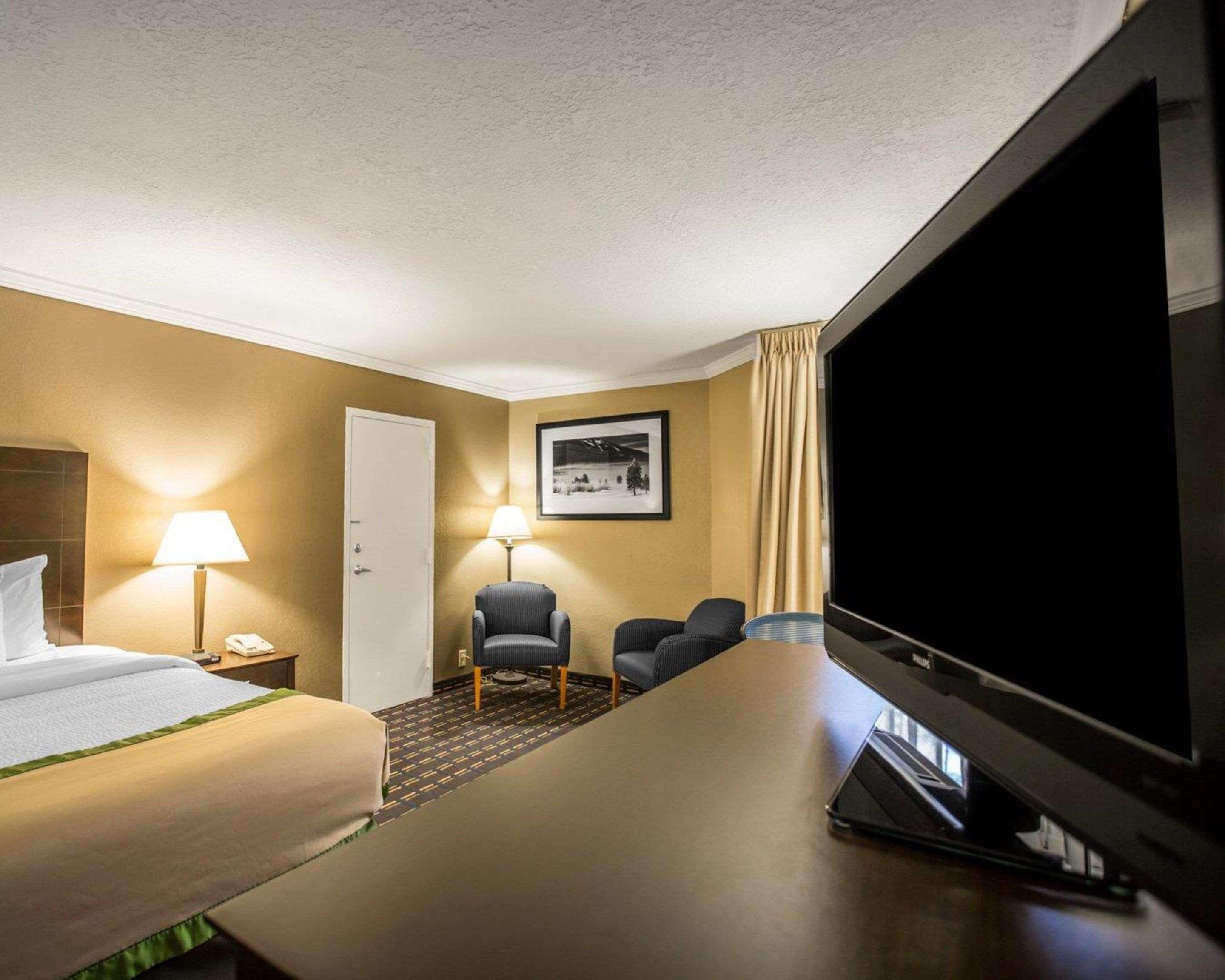 פלטצ'ר Clarion Inn Asheville Airport מראה חיצוני תמונה