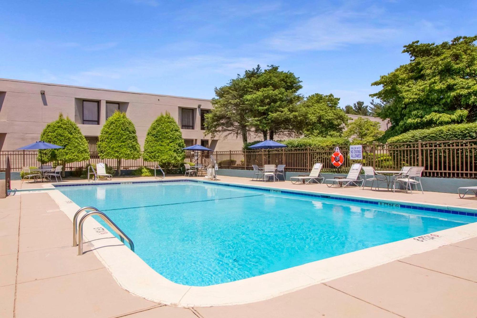 פלטצ'ר Clarion Inn Asheville Airport מראה חיצוני תמונה